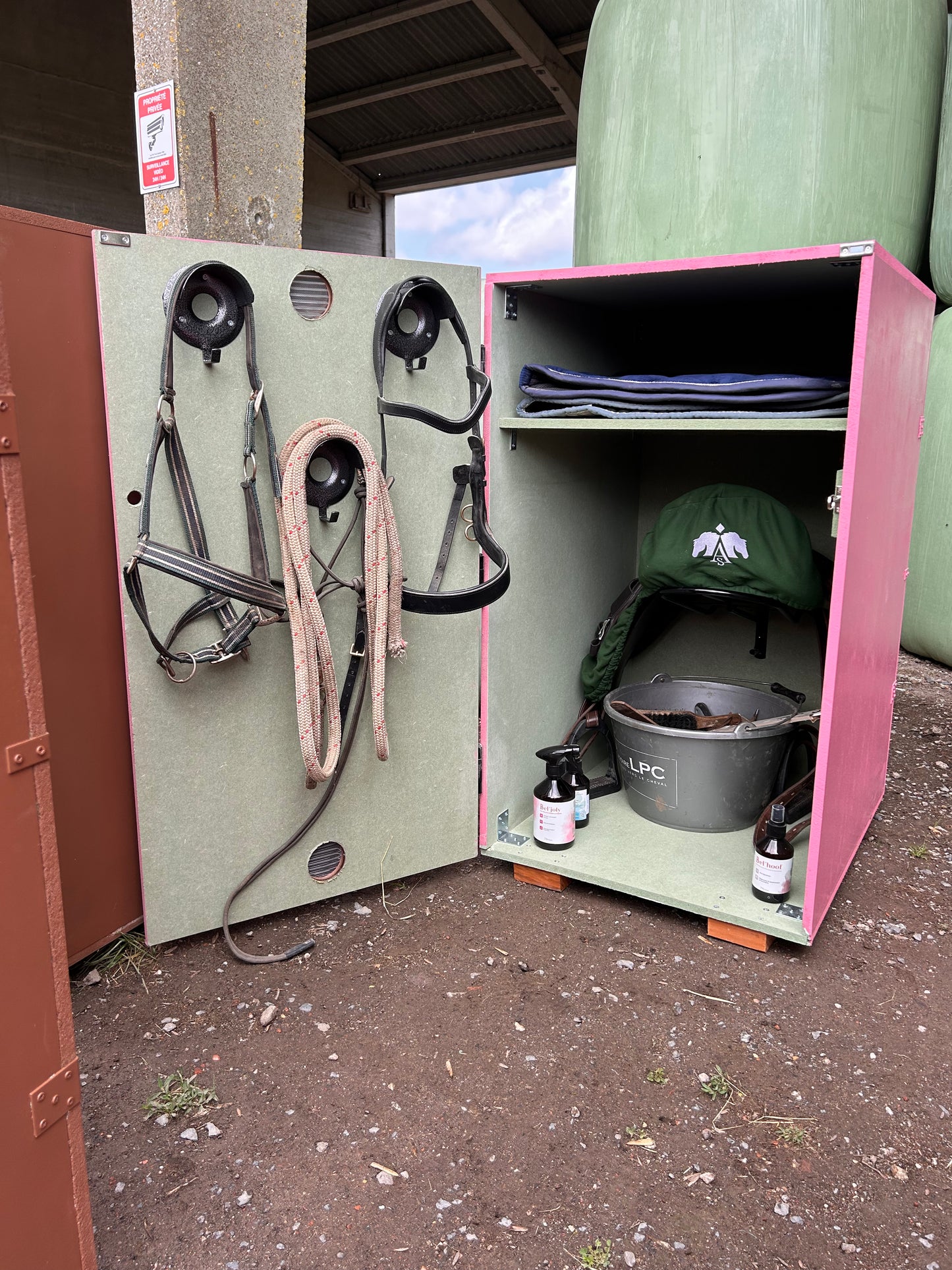 L'Essentiel - casier de sellerie équestre en bois